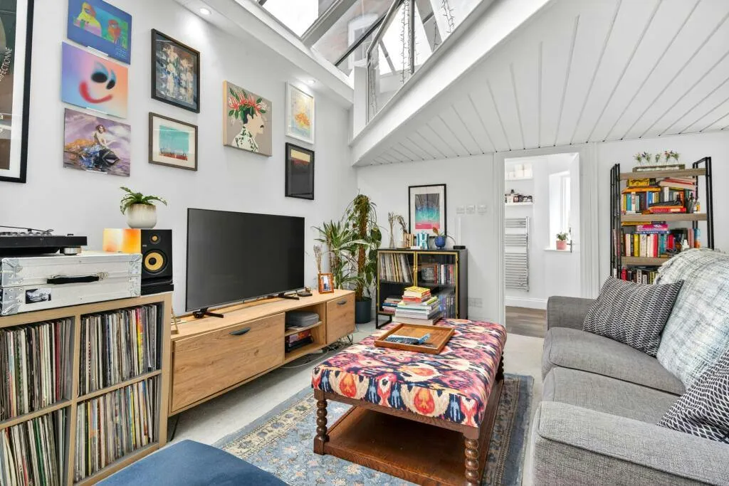 Clapham Road, Oval, London SW9, photo 10