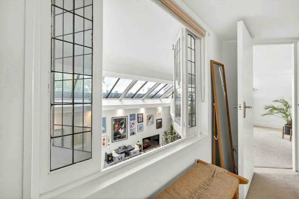 Clapham Road, Oval, London SW9, photo 18