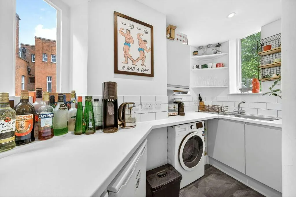 Clapham Road, Oval, London SW9, photo 14