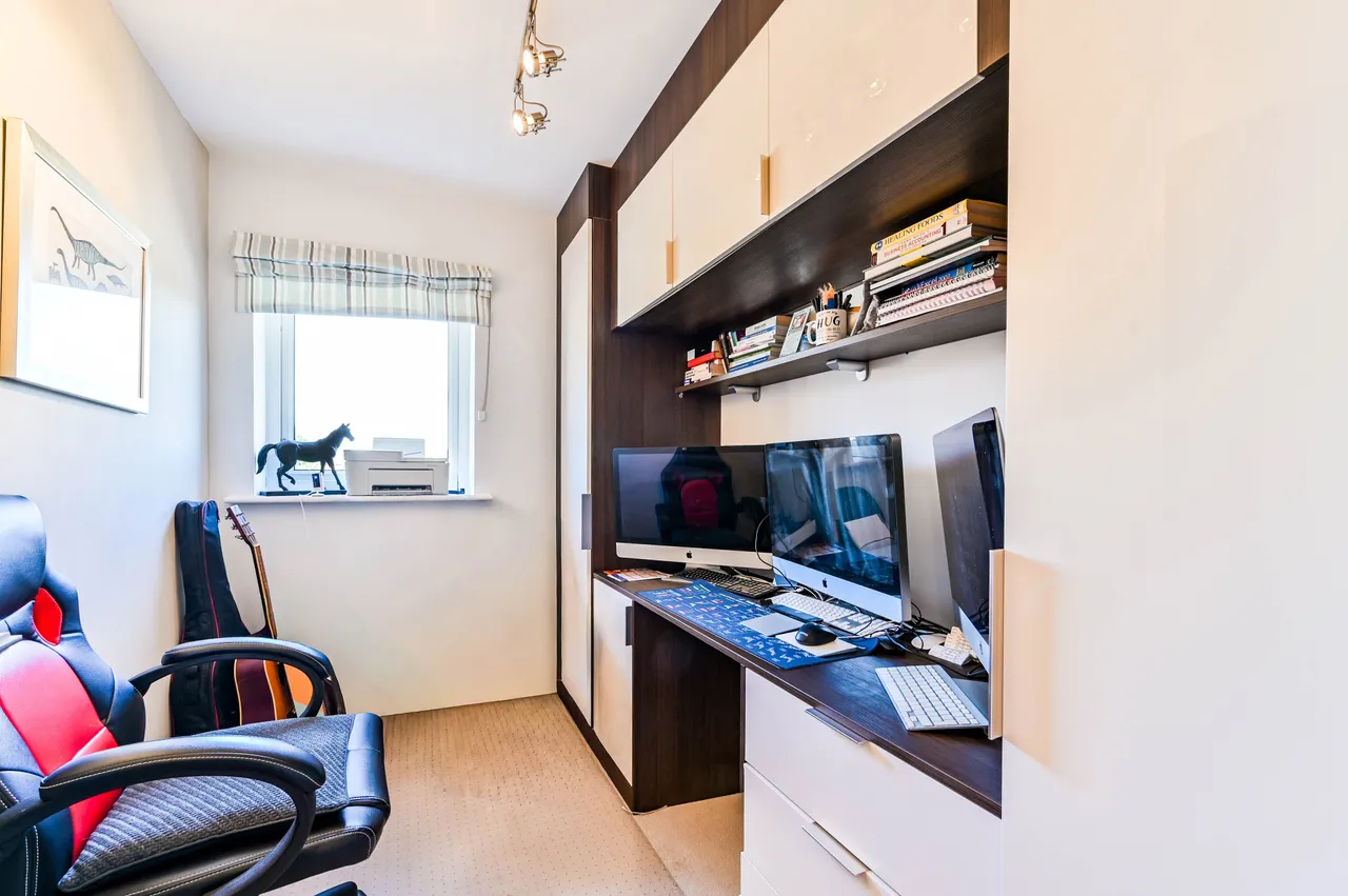 Woking, GU22, photo 10