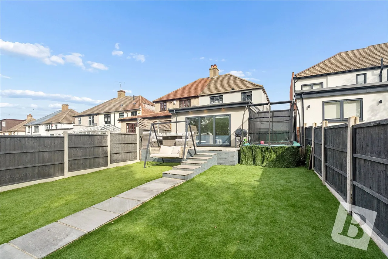 Hillview Avenue, Hornchurch, RM11, photo 18
