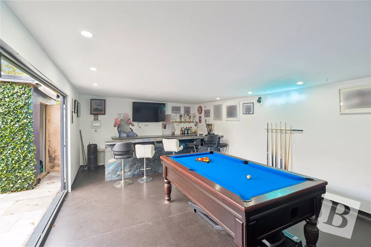 Hillview Avenue, Hornchurch, RM11, photo 16