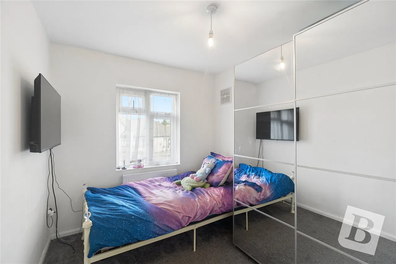 Hillview Avenue, Hornchurch, RM11, photo 12