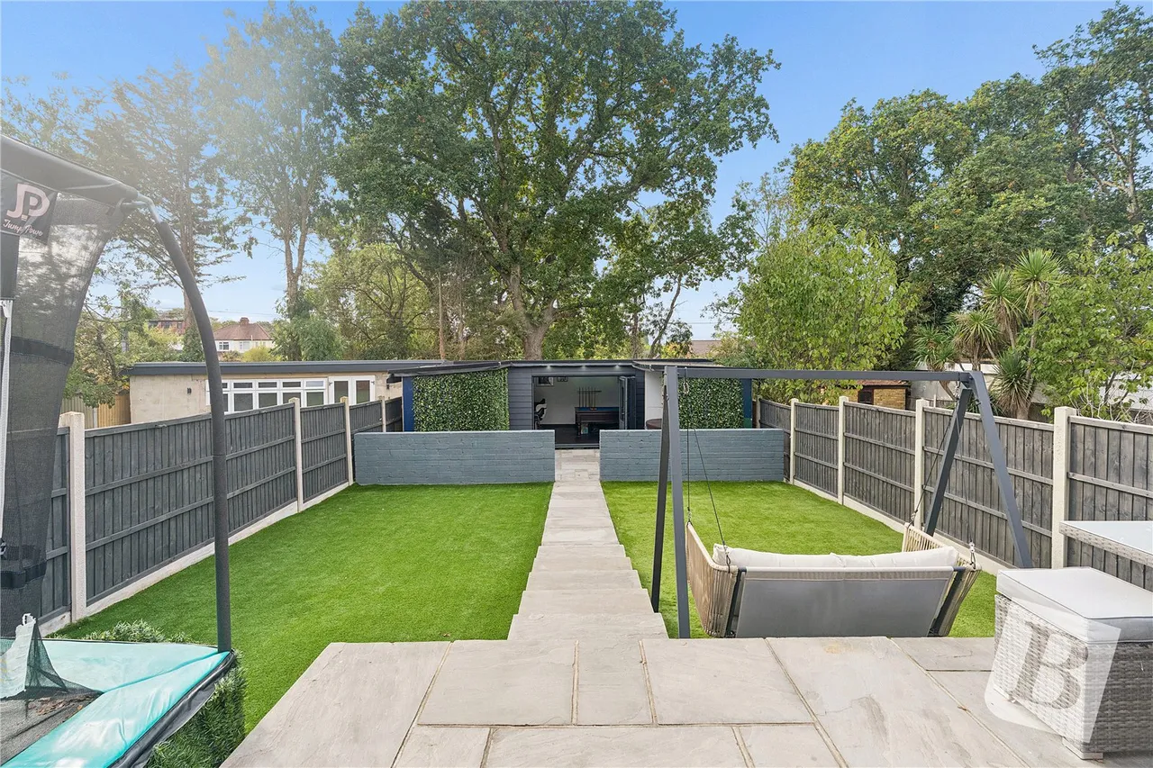 Hillview Avenue, Hornchurch, RM11, photo 3