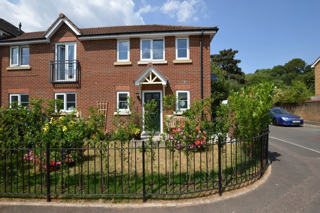 2 bed property for sale — Darwin Crescent, Torquay, Devon, TQ2
