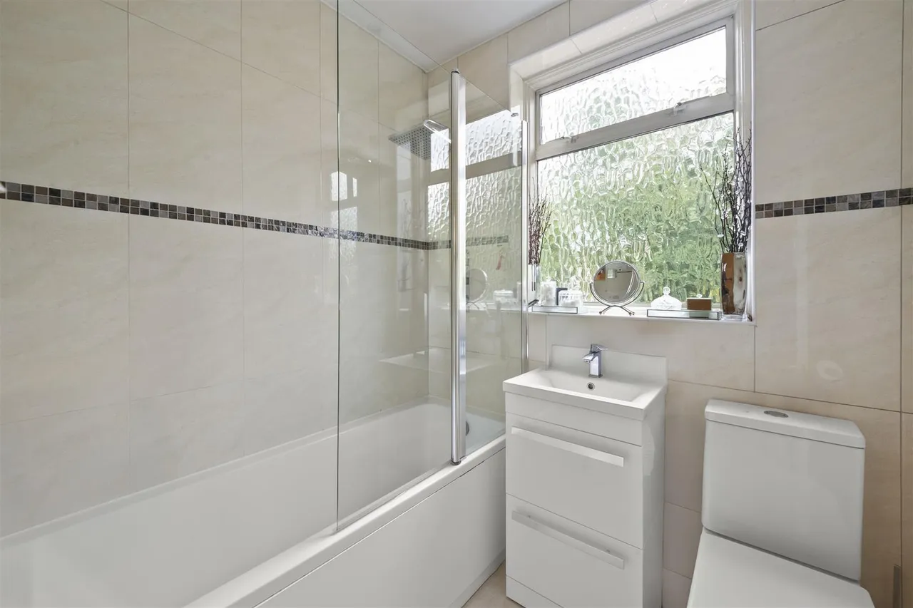 Shaftesbury Avenue, Norwood Green, photo 17