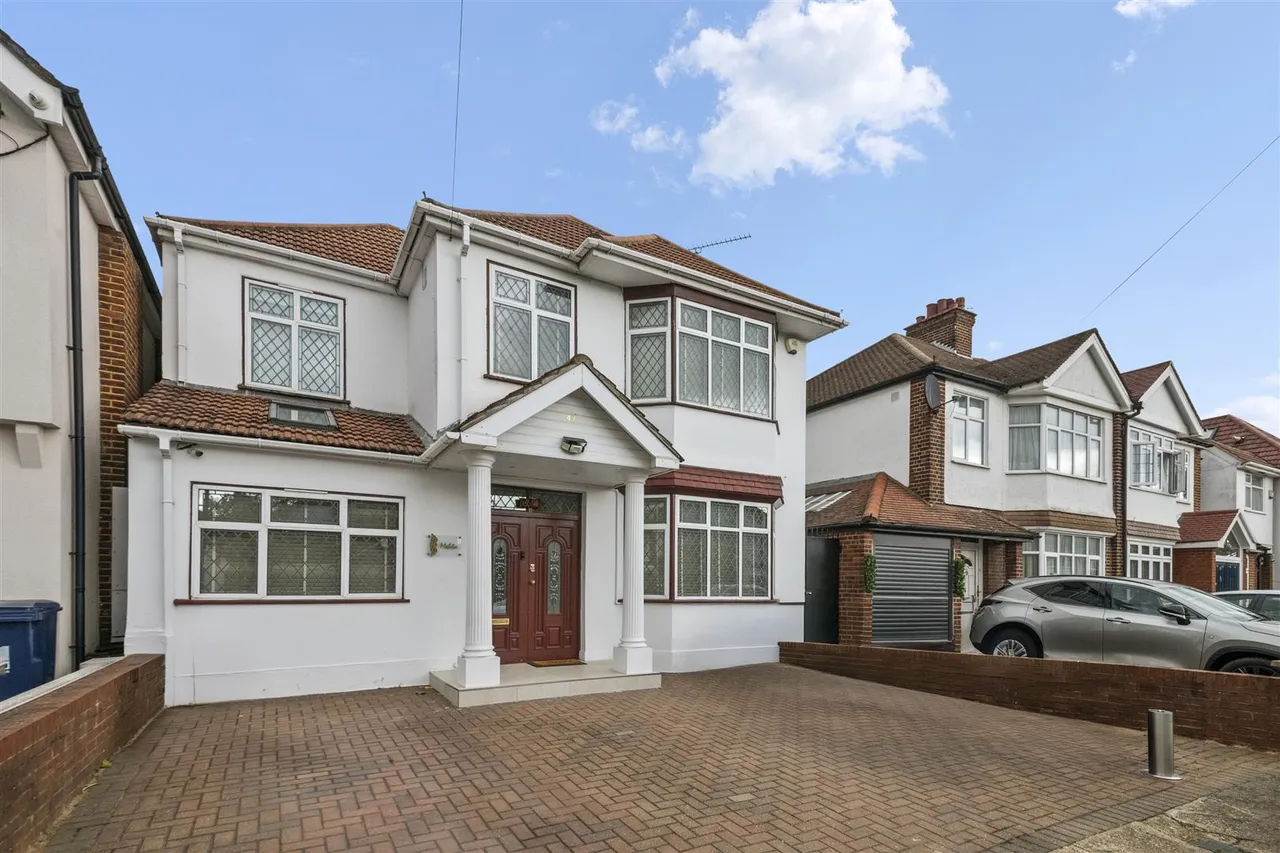 Shaftesbury Avenue, Norwood Green, photo 22
