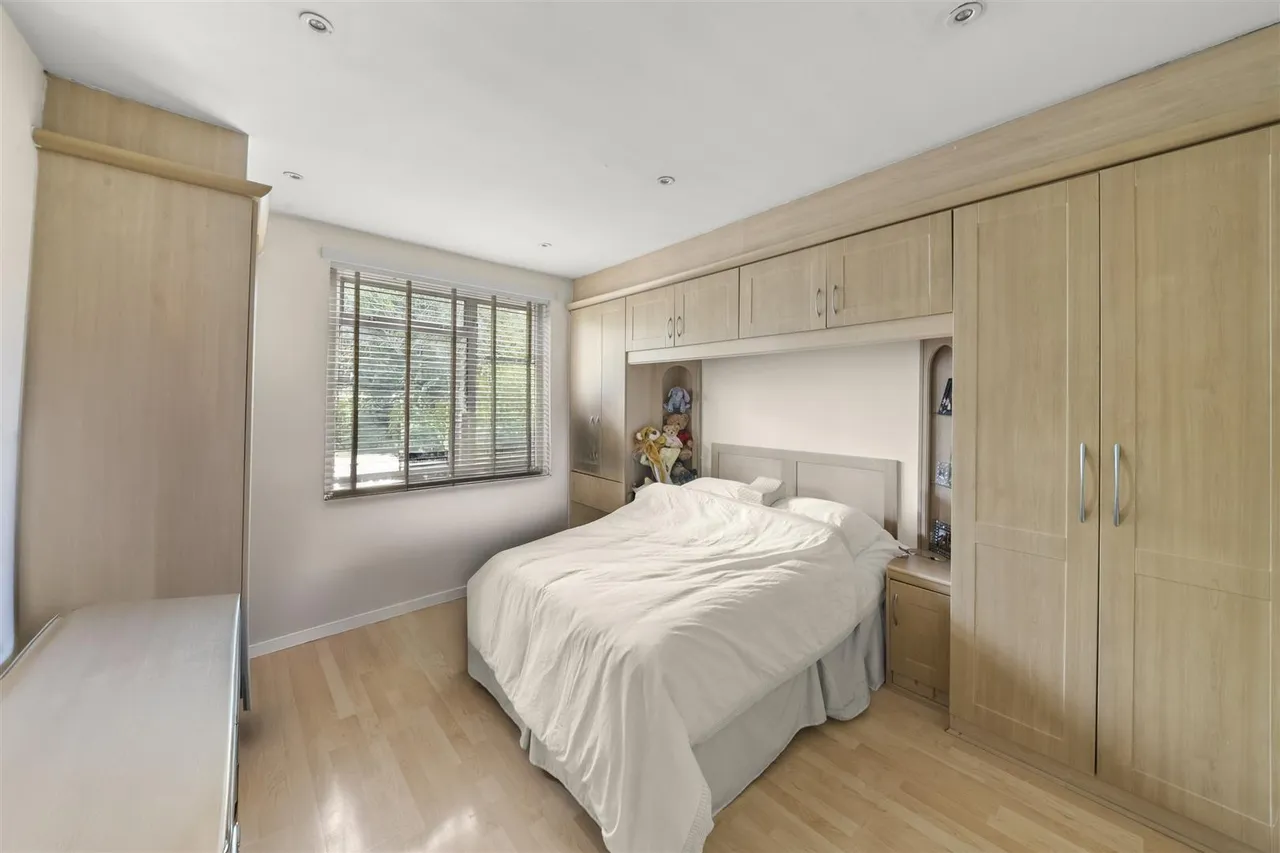 Shaftesbury Avenue, Norwood Green, photo 14