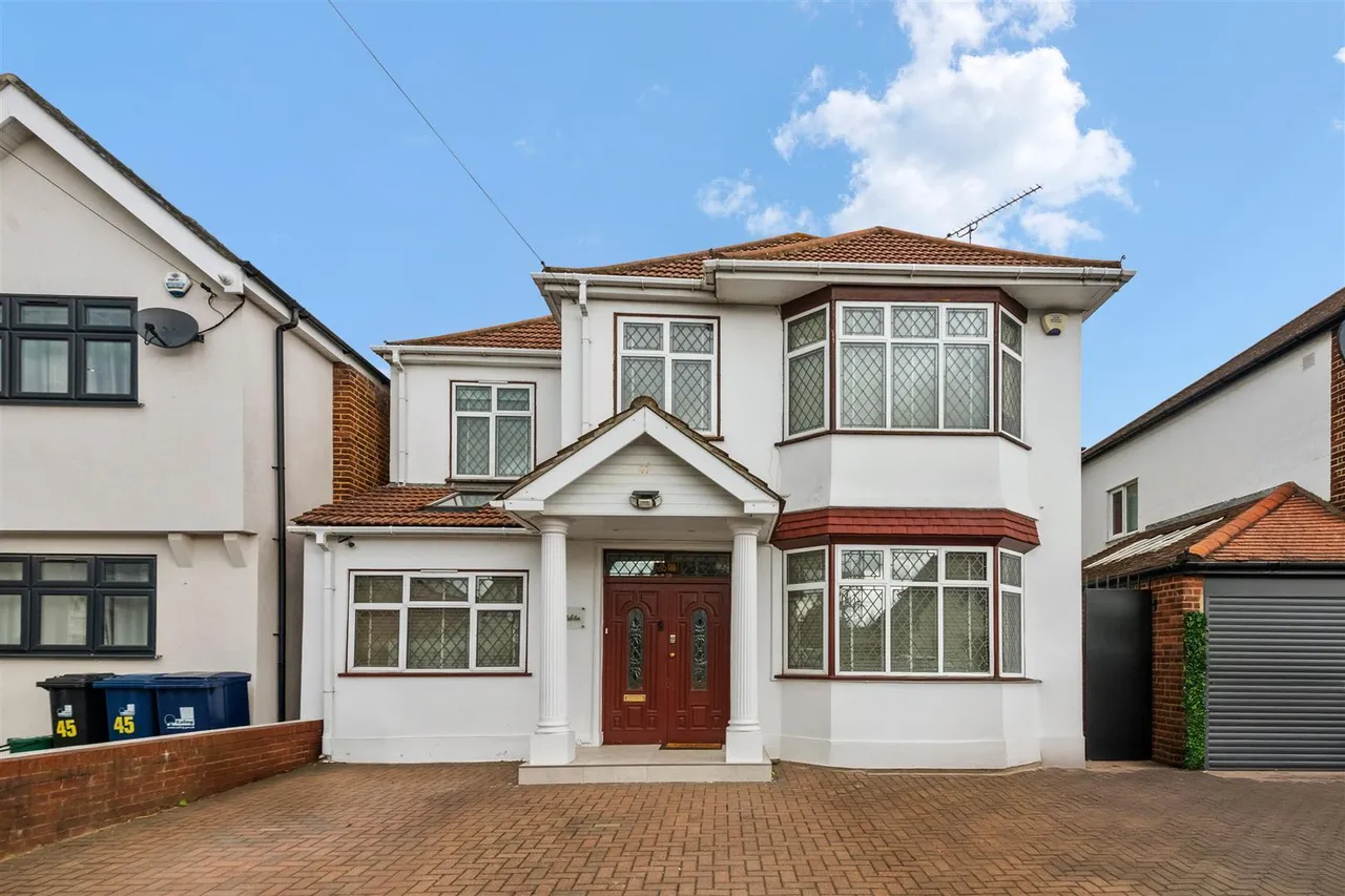 4 bed house for sale, Shaftesbury Avenue, Norwood Green