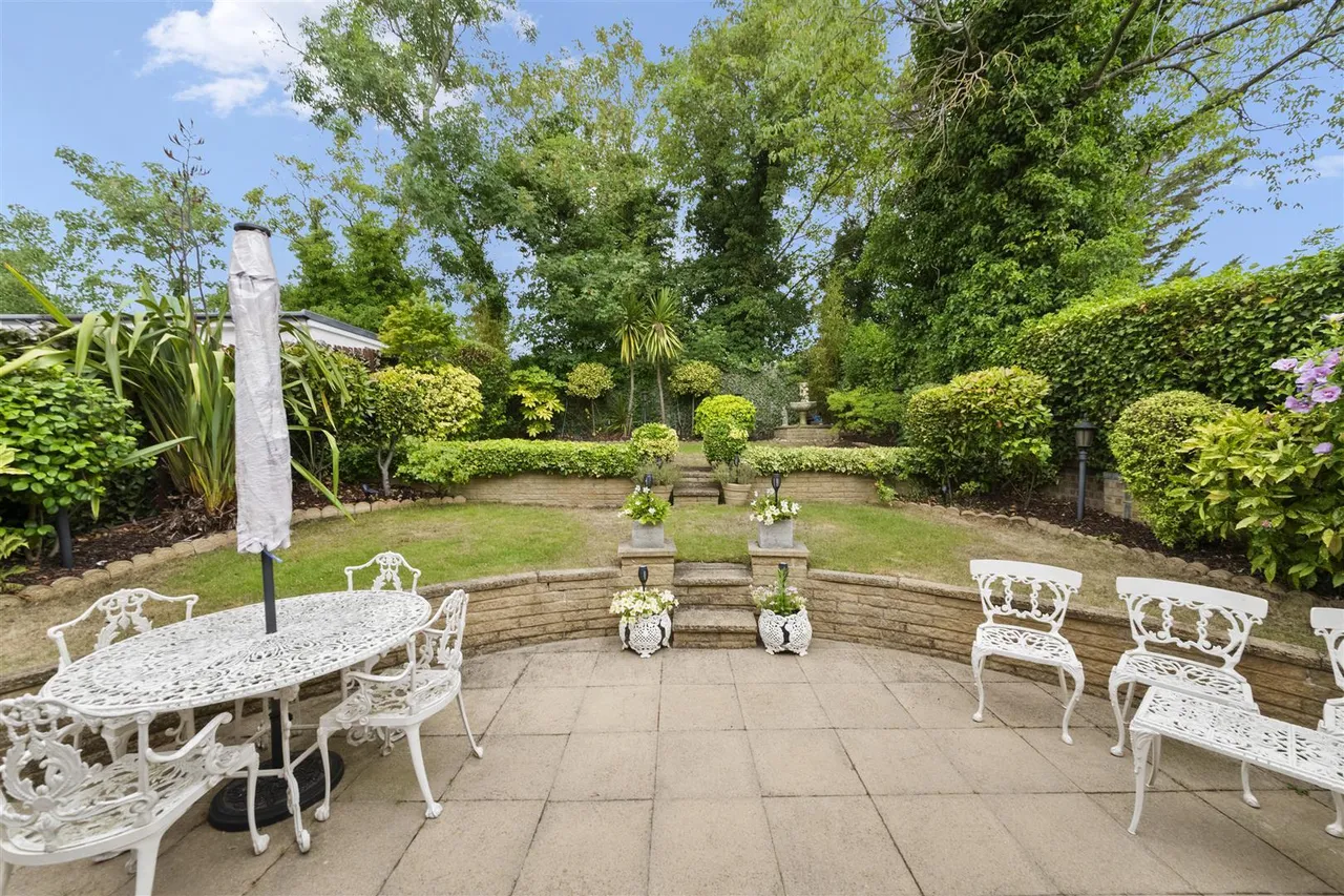 Shaftesbury Avenue, Norwood Green, photo 19