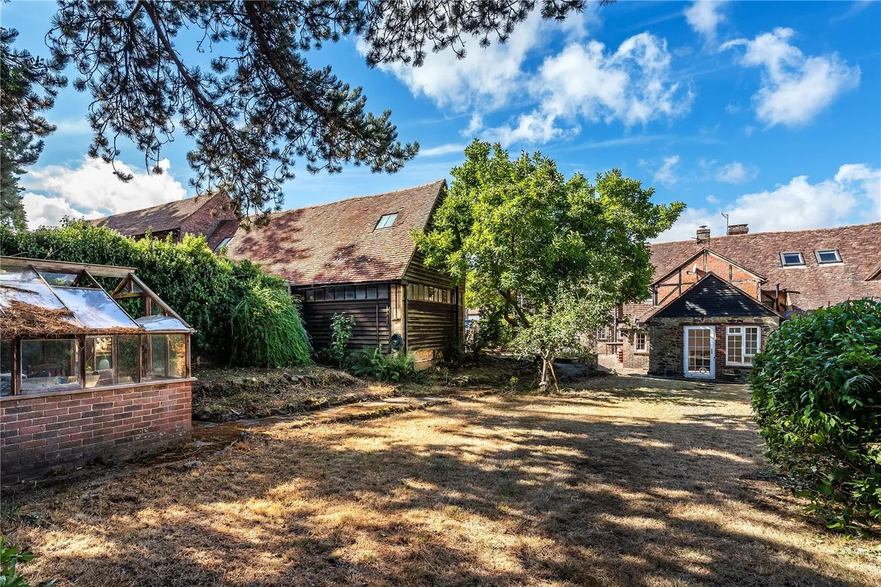 High Street, Limpsfield, RH8, photo 2