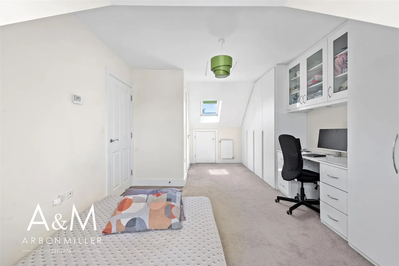Rachel Close, Barkingside, Essex, Ilford, IG61GP, photo 15