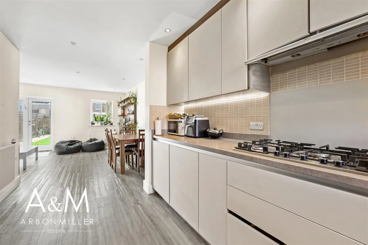 Rachel Close, Barkingside, Essex, Ilford, IG61GP, photo 7