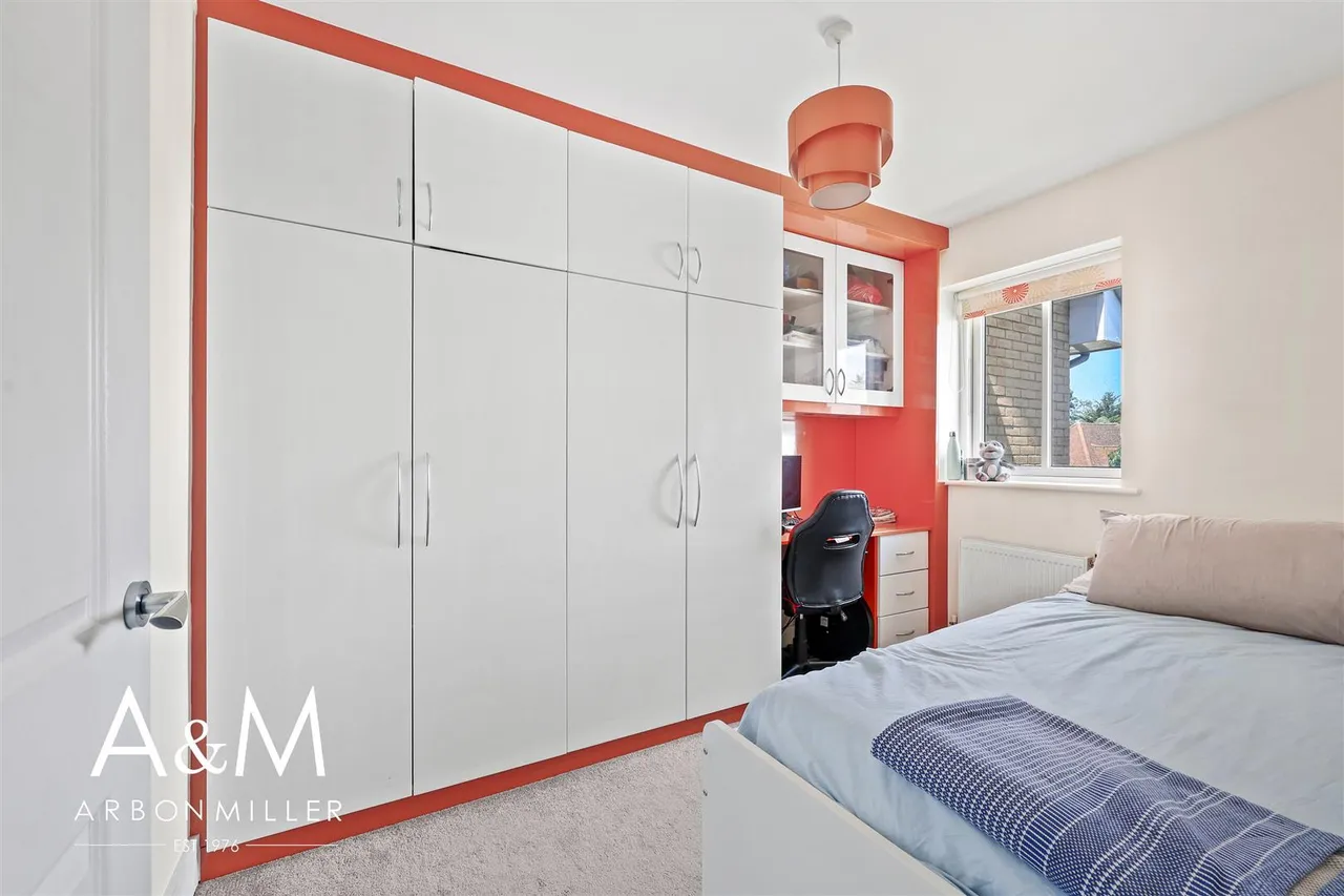 Rachel Close, Barkingside, Essex, Ilford, IG61GP, photo 12