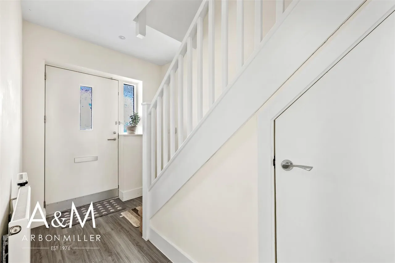 Rachel Close, Barkingside, Essex, Ilford, IG61GP, photo 3