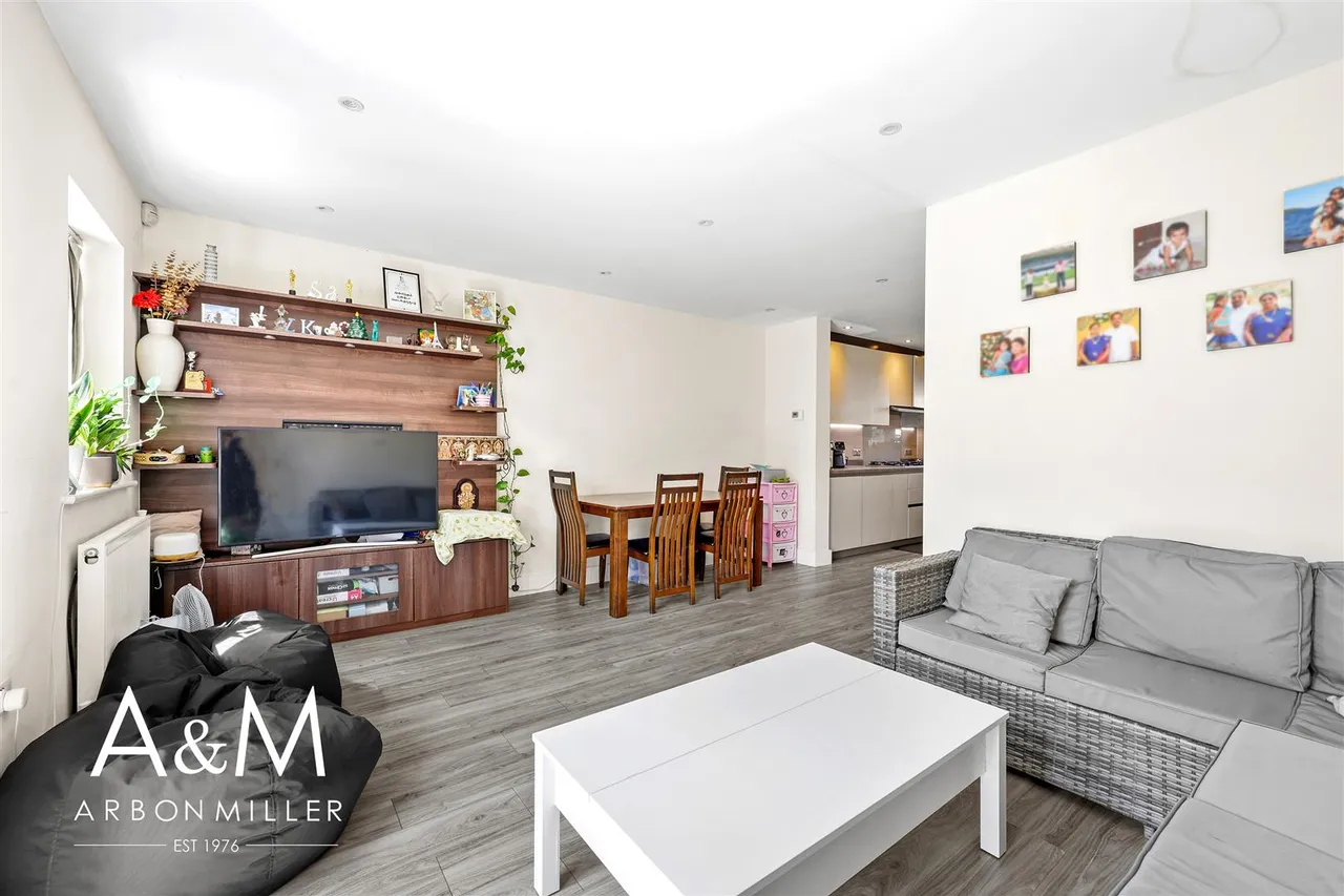 Rachel Close, Barkingside, Essex, Ilford, IG61GP, photo 9