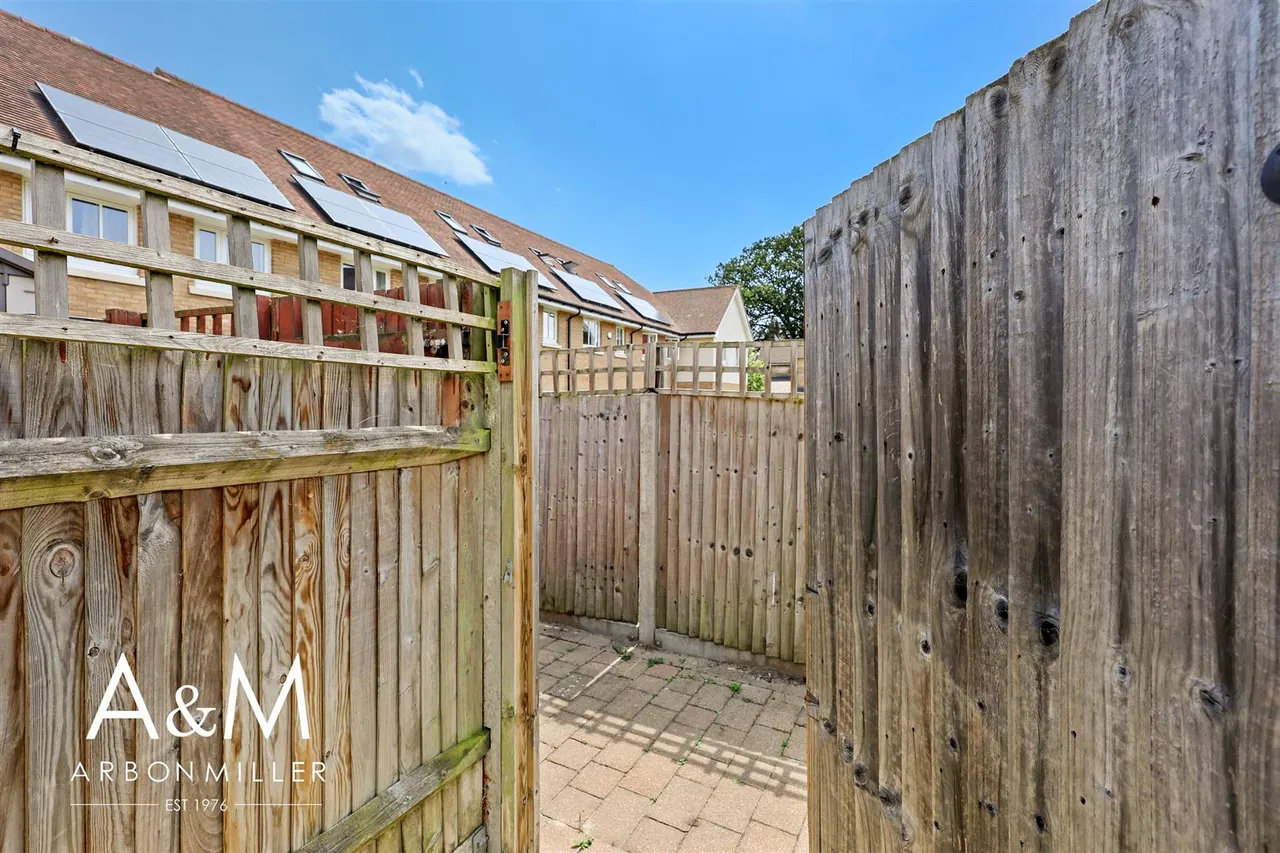 Rachel Close, Barkingside, Essex, Ilford, IG61GP, photo 20