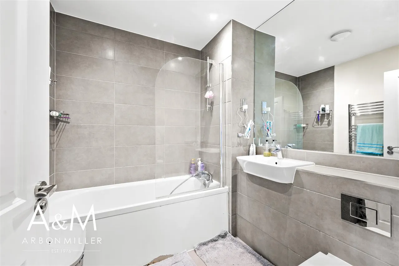 Rachel Close, Barkingside, Essex, Ilford, IG61GP, photo 13