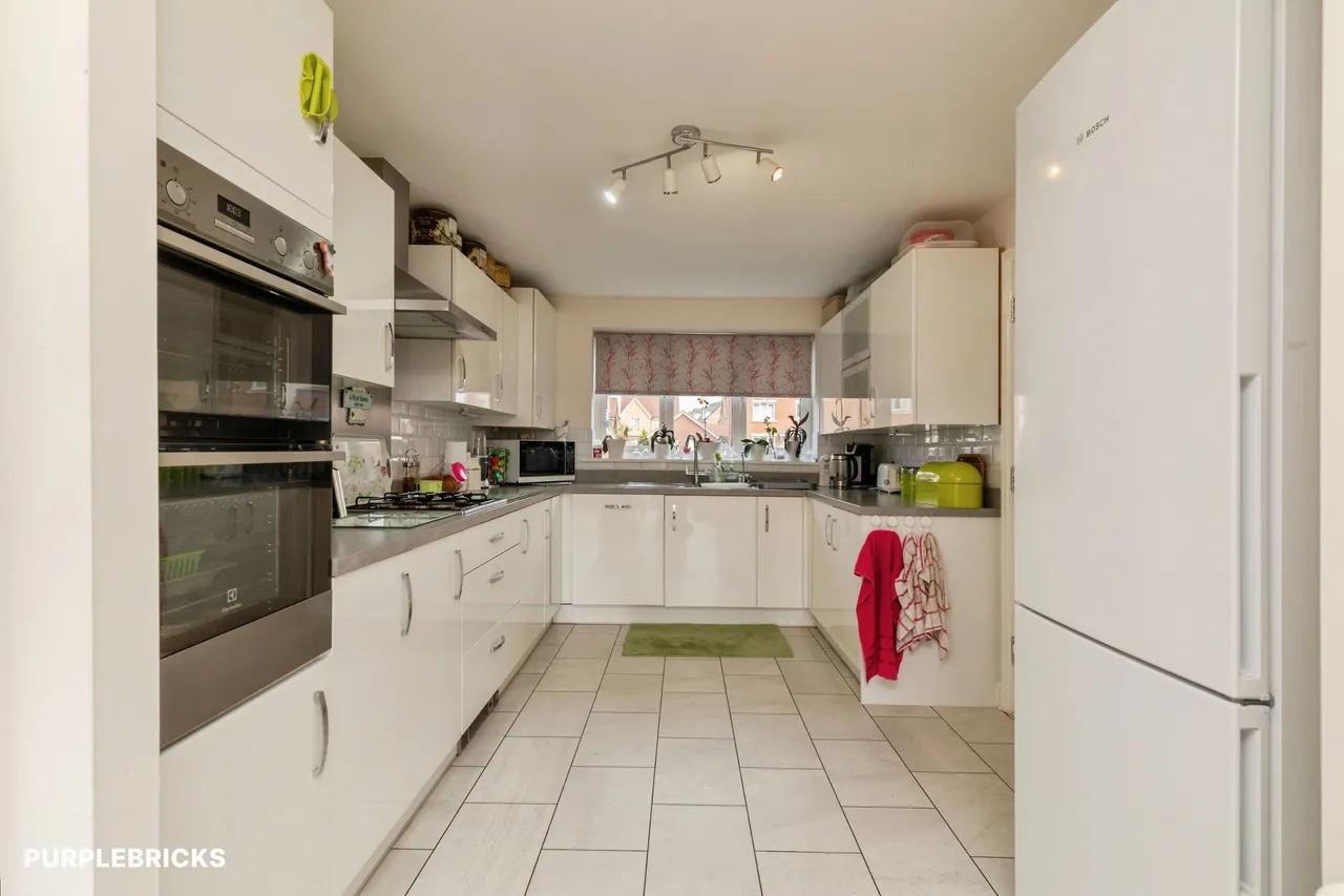 Hutton Close, Trowbridge, BA14, photo 2