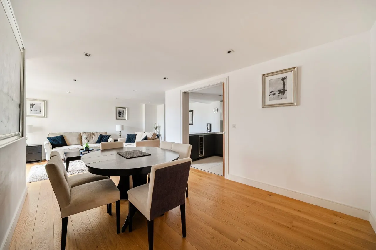 Kew Bridge Road, Brentford, TW8, photo 11