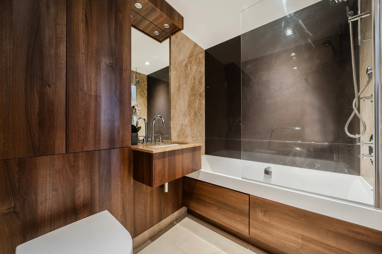 Kew Bridge Road, Brentford, TW8, photo 6