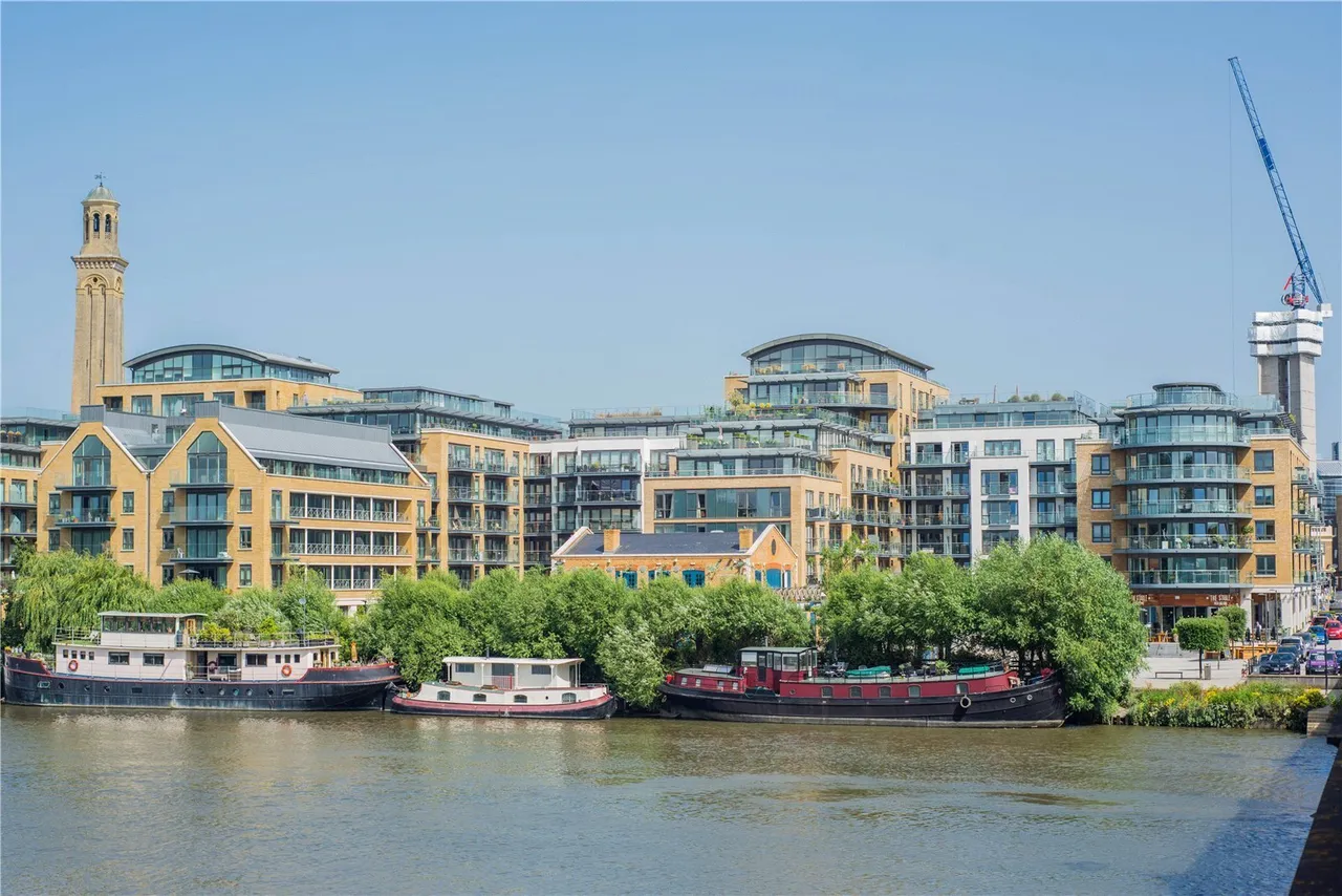 Kew Bridge Road, Brentford, TW8, photo 10