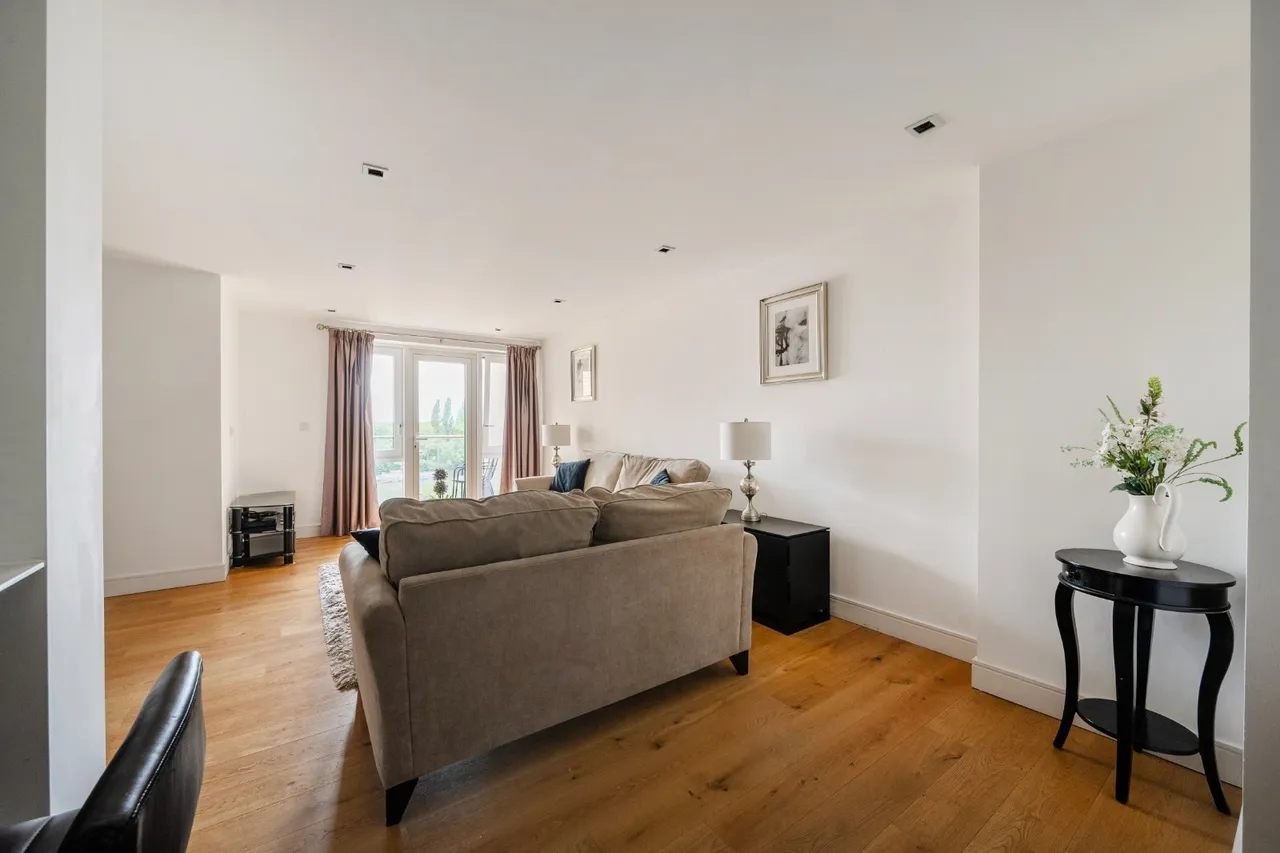 Kew Bridge Road, Brentford, TW8, photo 9
