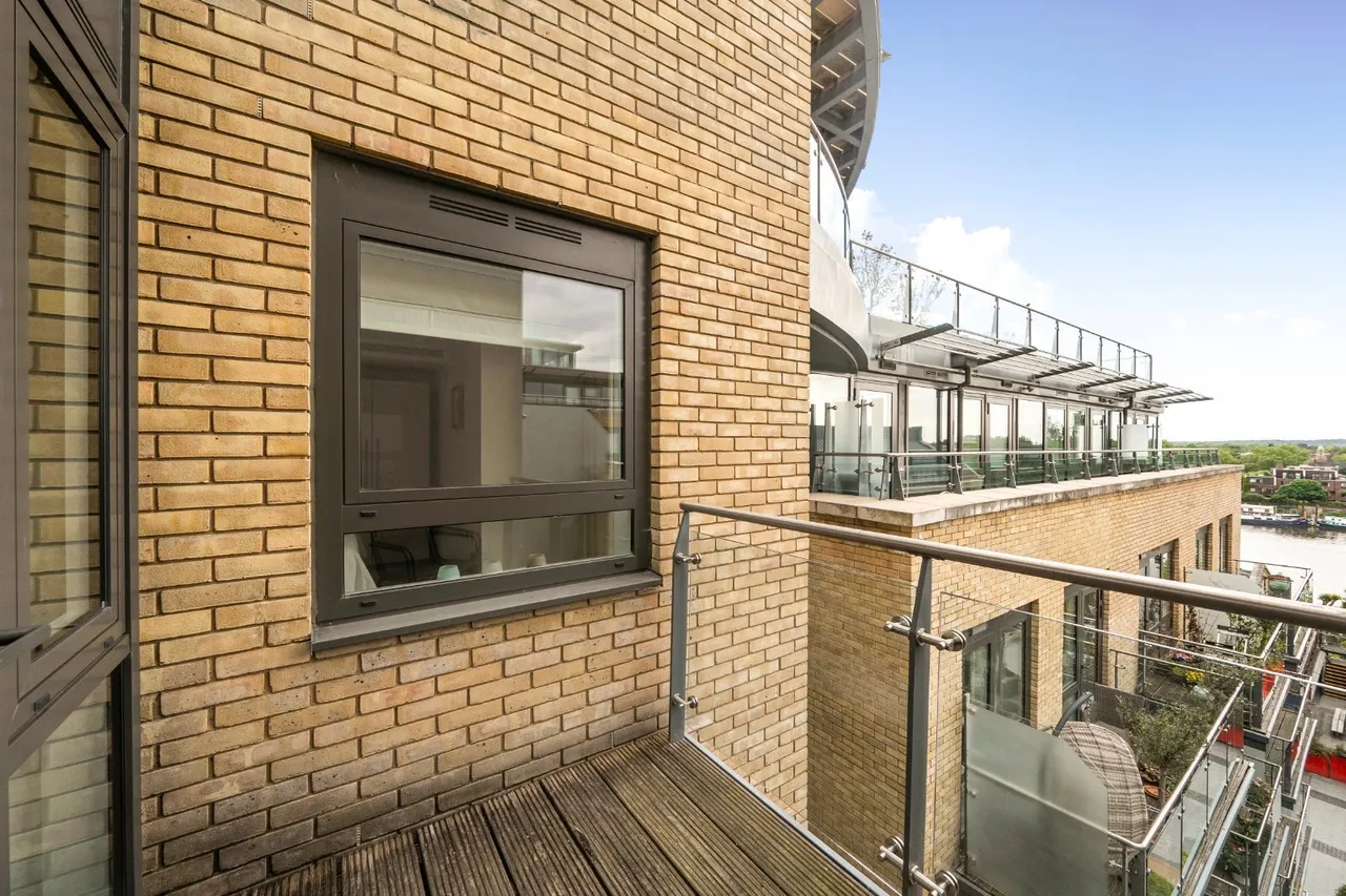 Kew Bridge Road, Brentford, TW8, photo 17