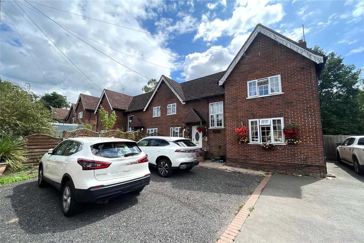 4 bed house for sale — Winchester Road, Ash, Surrey, GU12 6SX