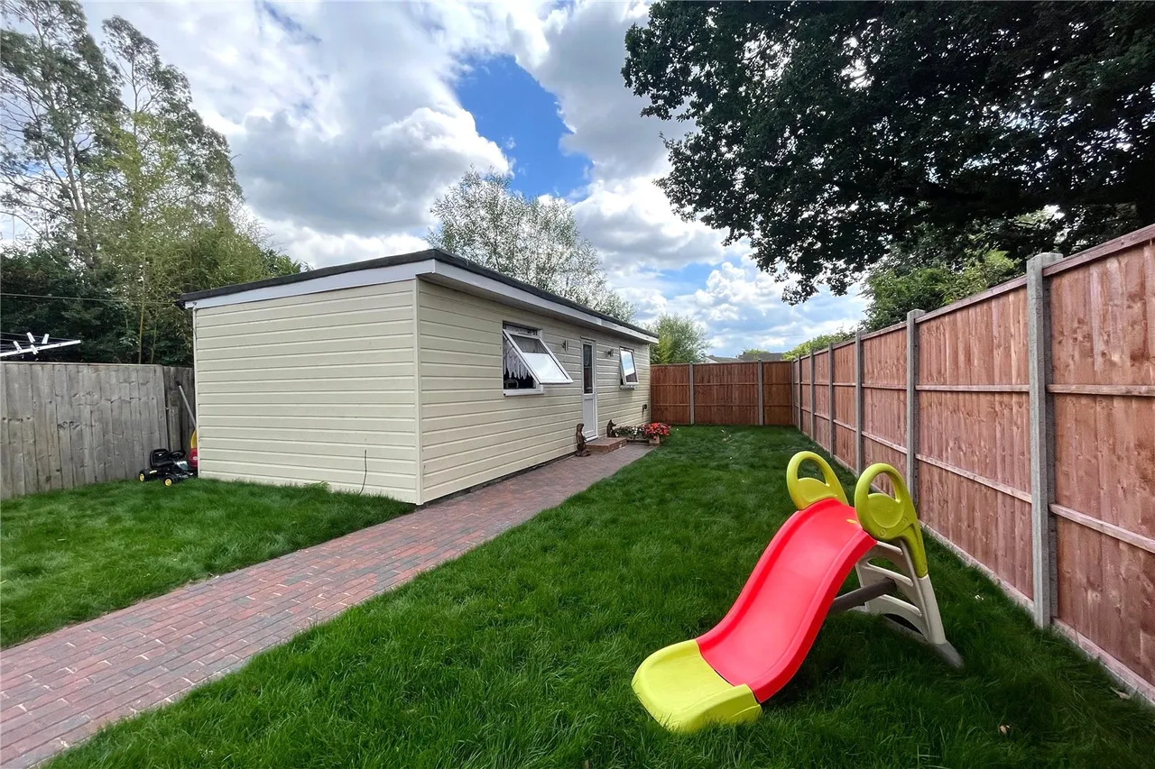 Winchester Road, Ash, Surrey, GU12 6SX, photo 5
