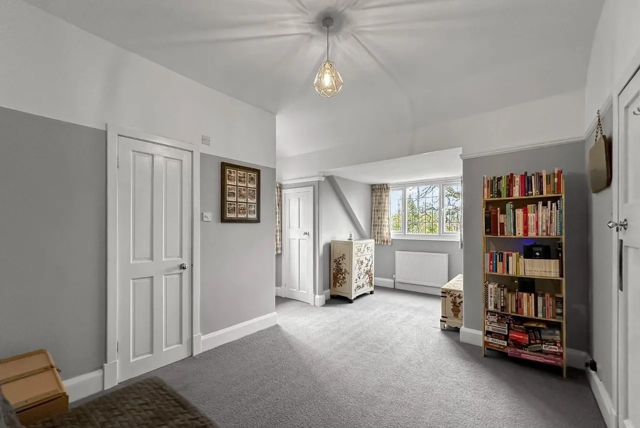 Hale Road, Hale, Cheshire WA15 8DL, photo 15