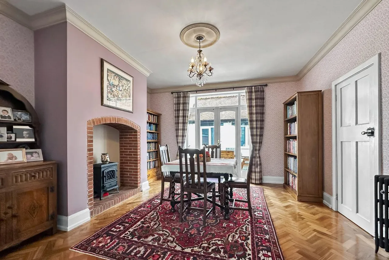 Hale Road, Hale, Cheshire WA15 8DL, photo 5