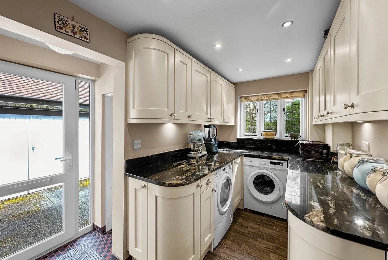 Hale Road, Hale, Cheshire WA15 8DL, photo 30