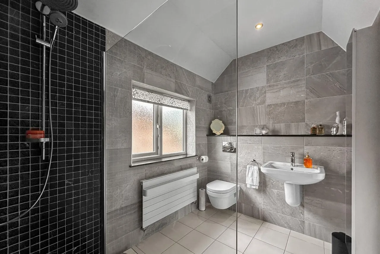 Hale Road, Hale, Cheshire WA15 8DL, photo 12