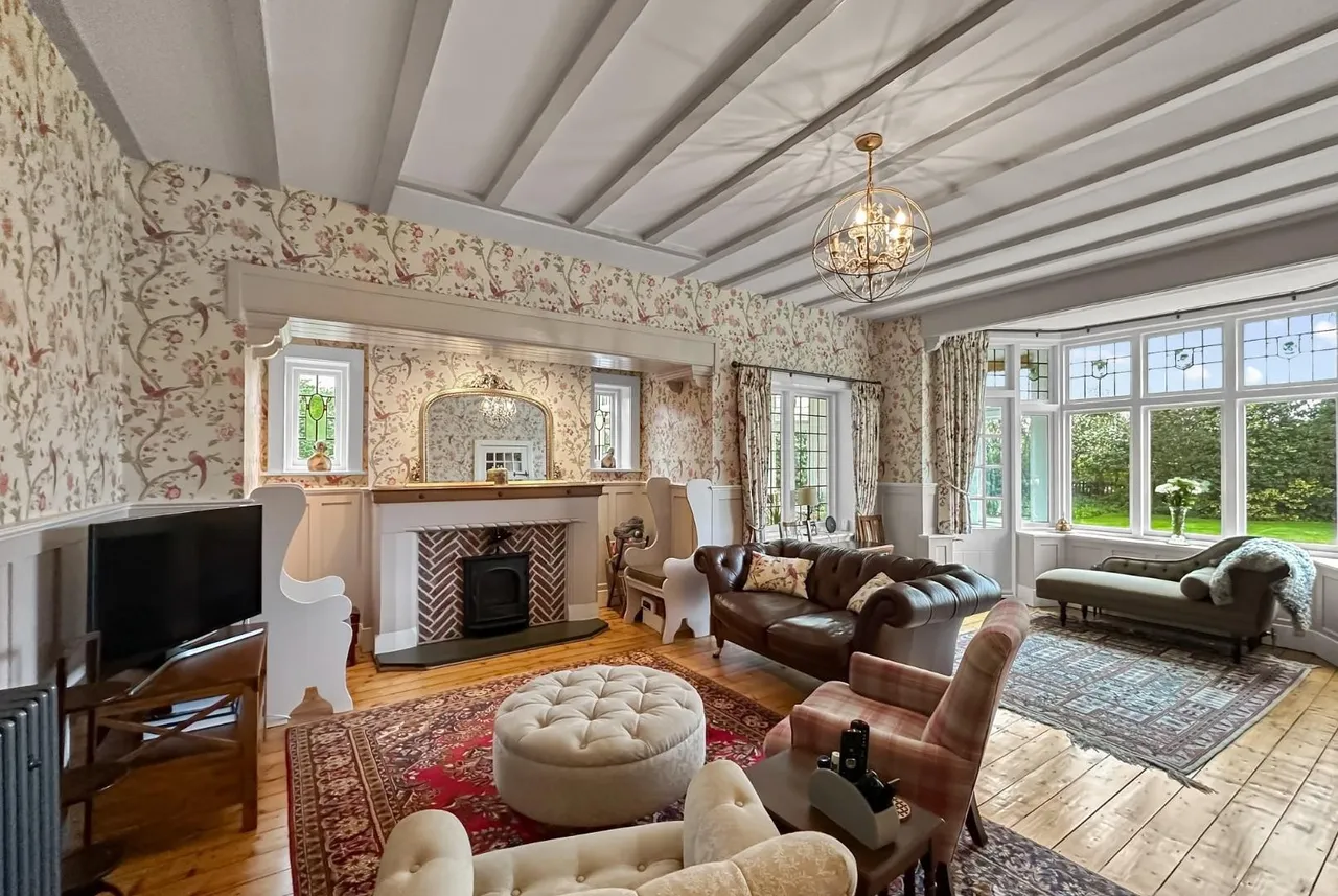 Hale Road, Hale, Cheshire WA15 8DL, photo 3