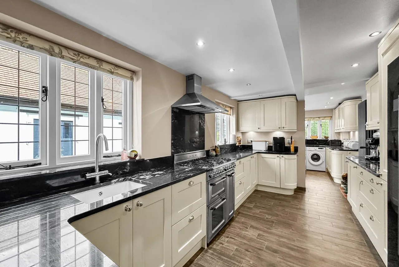 Hale Road, Hale, Cheshire WA15 8DL, photo 6