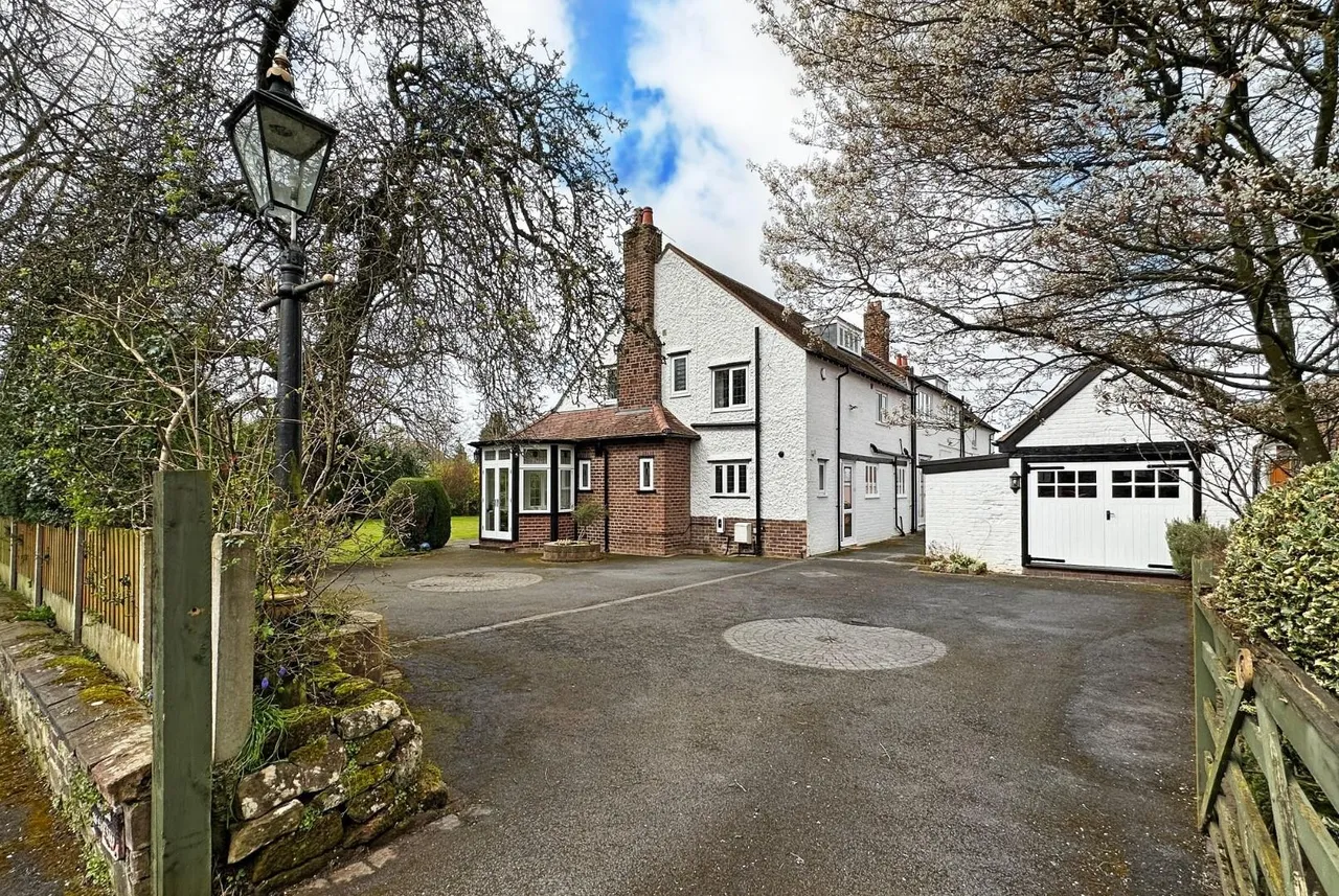 Hale Road, Hale, Cheshire WA15 8DL, photo 2