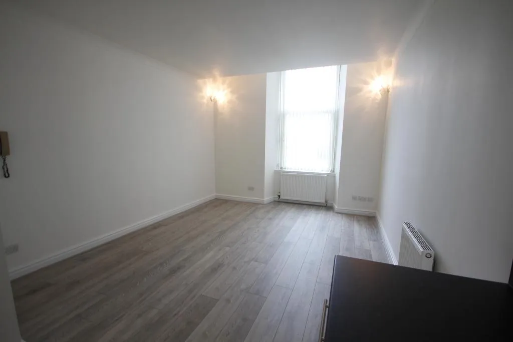 Clarendon Court, Maryhill, G20, photo 2
