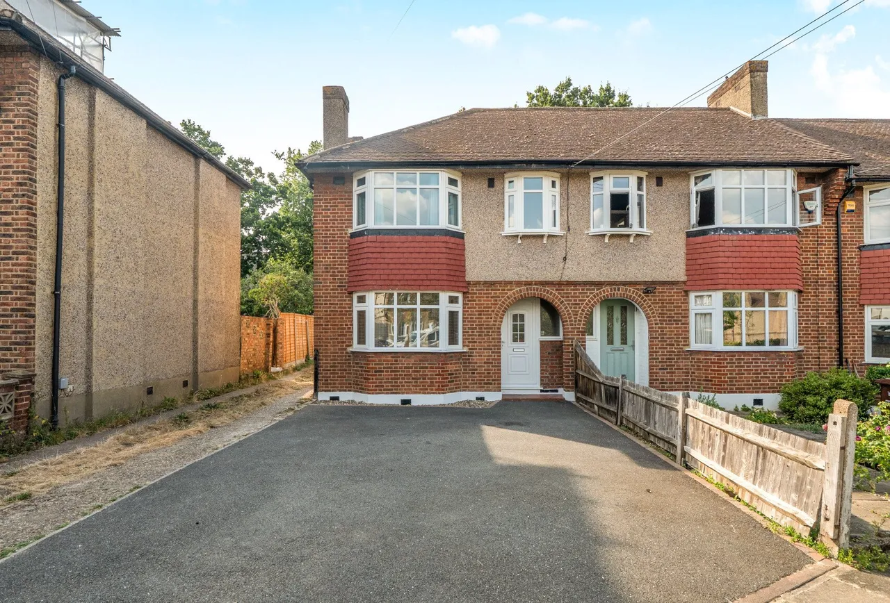3 bed house for sale — Thurleston Avenue, Morden, SM4 4BW