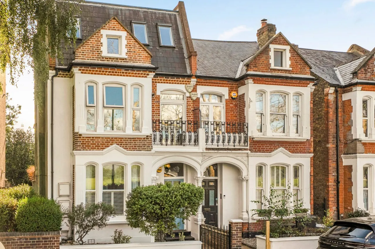 2 bed flat for sale, Rocks Lane, Barnes, SW13