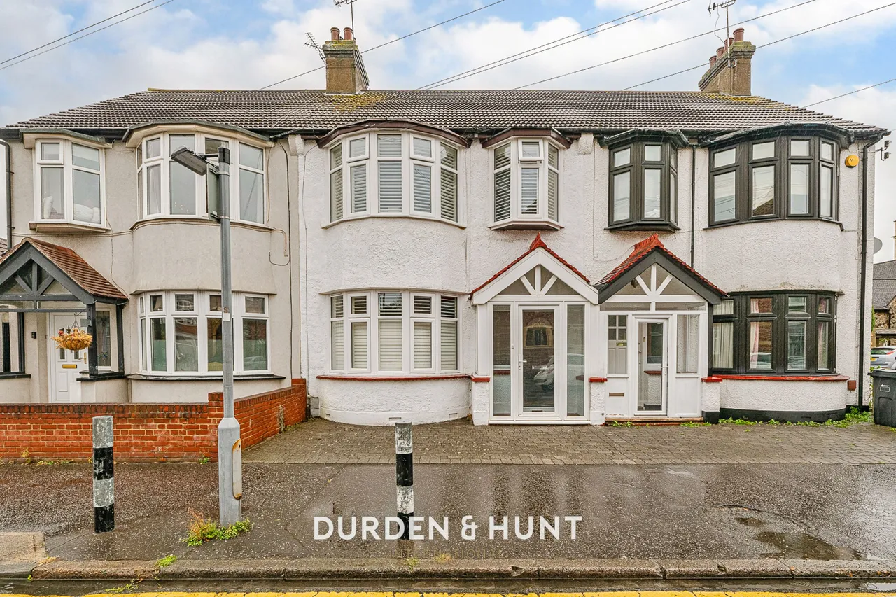 3 bed house for sale, Marguerite Drive, Leigh-On-Sea, SS9