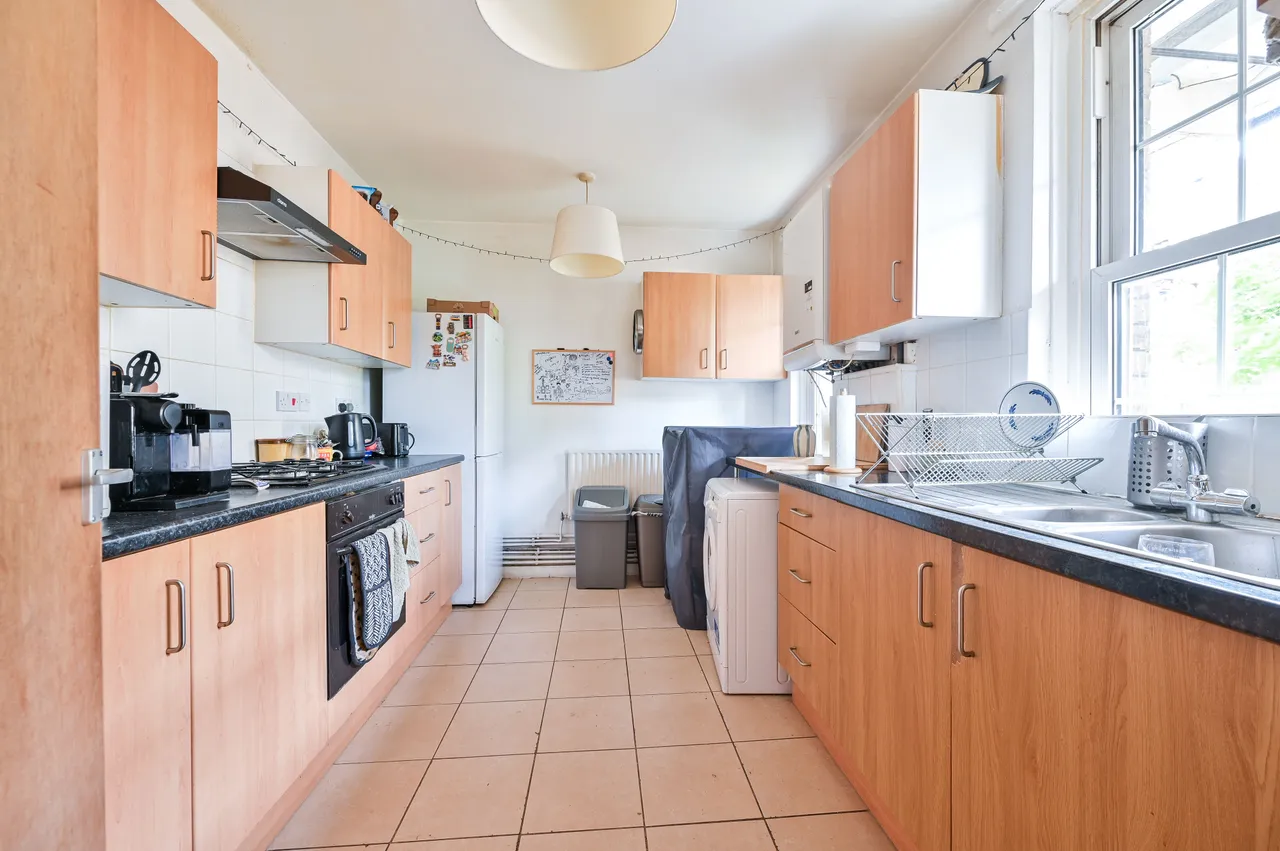 154 Edmund House, Doddington Grove, London, photo 2