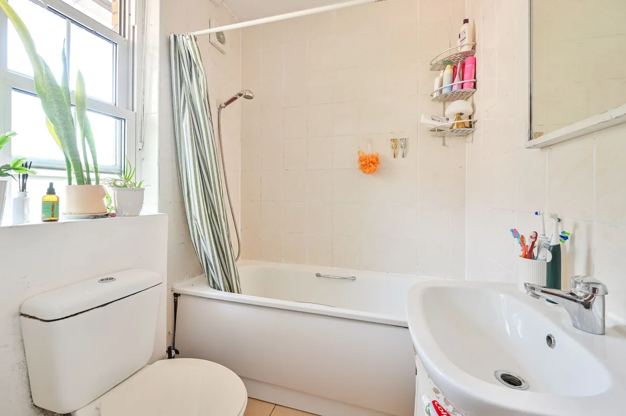 154 Edmund House, Doddington Grove, London, photo 6