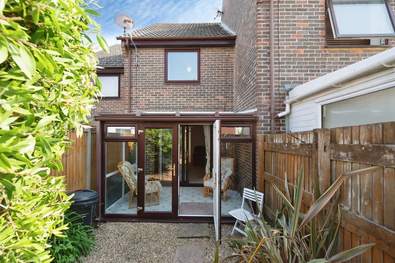 2 bed house for sale, Station Road, Hayling Island, PO11