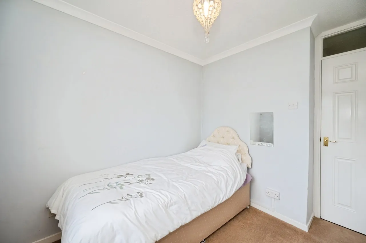 Station Road, Hayling Island, PO11, photo 12