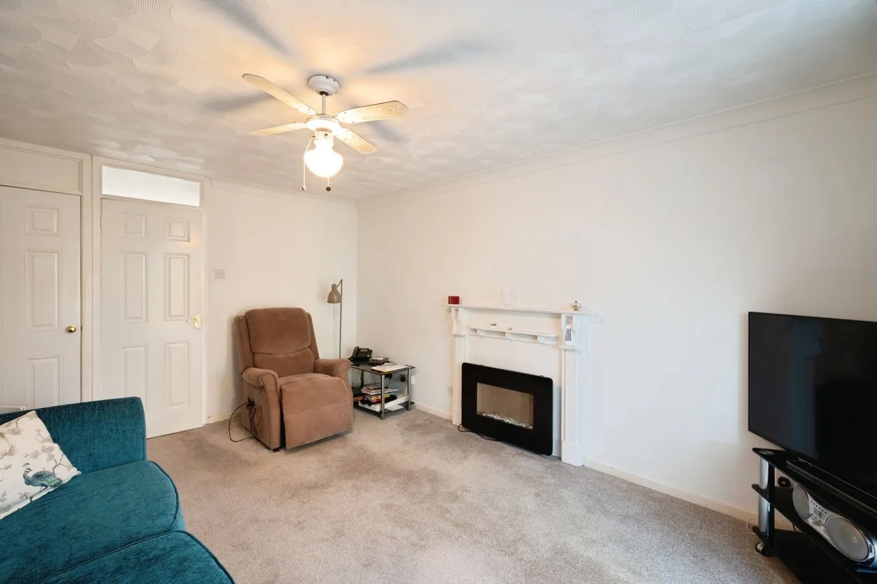 Station Road, Hayling Island, PO11, photo 18