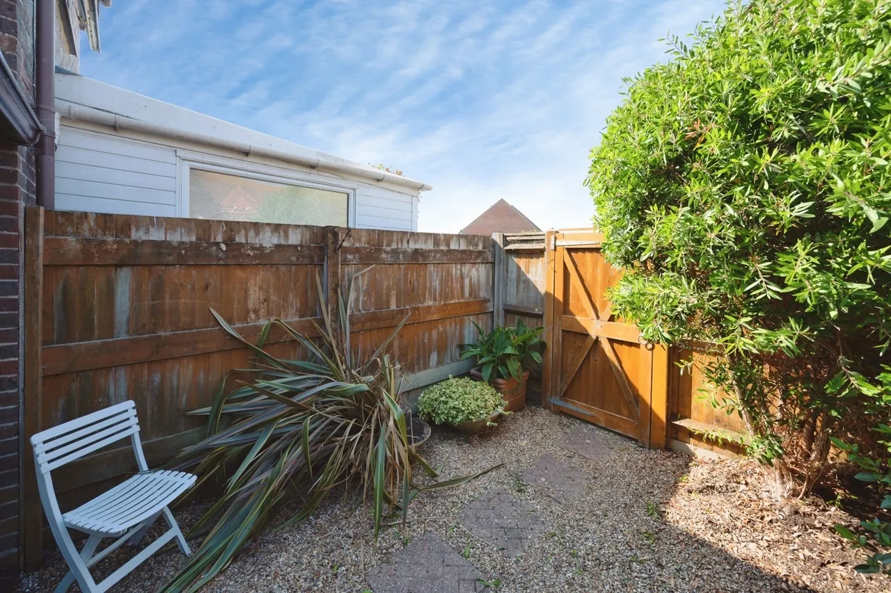 Station Road, Hayling Island, PO11, photo 9