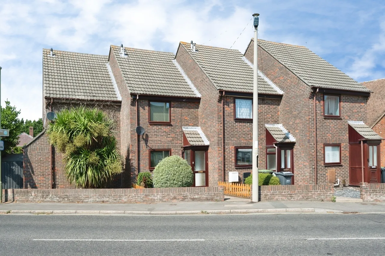 Station Road, Hayling Island, PO11, photo 2
