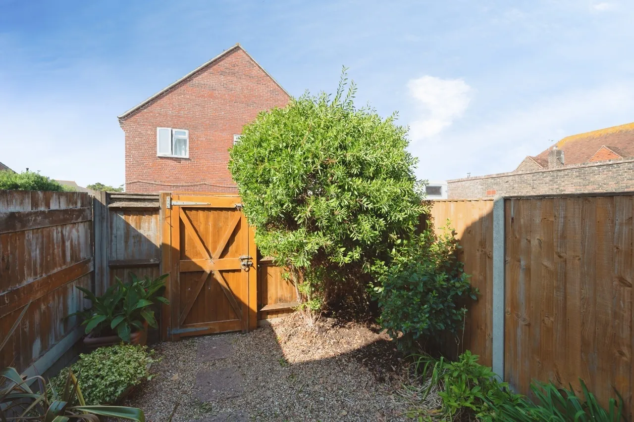 Station Road, Hayling Island, PO11, photo 10