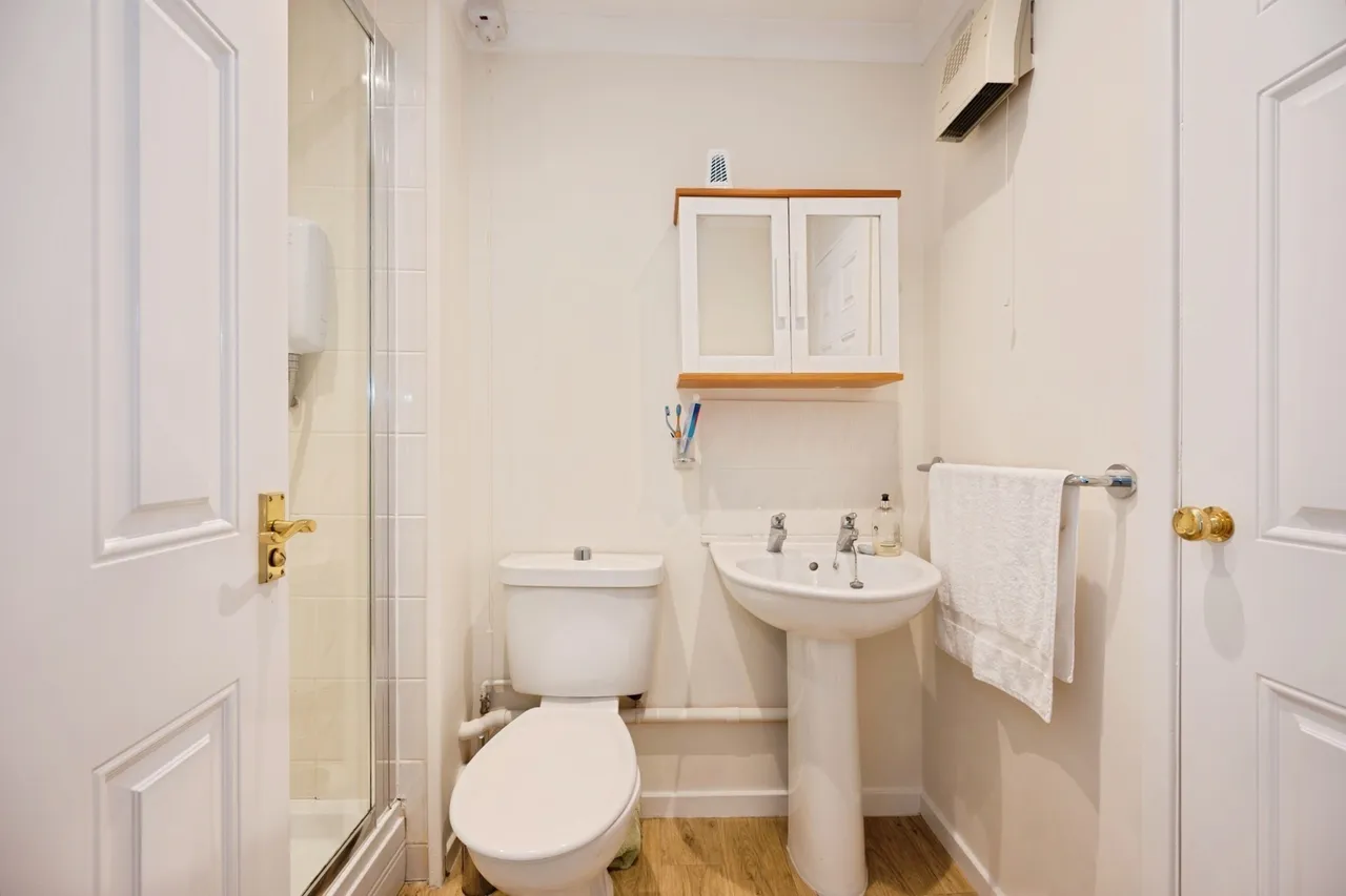 Station Road, Hayling Island, PO11, photo 8